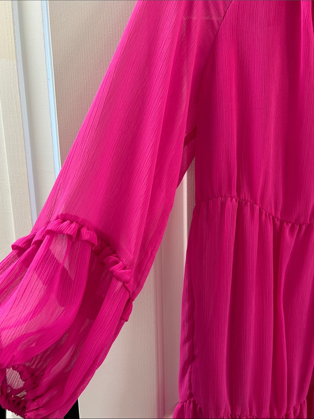 XS Vince Camuto Fuchsia Tiered Long-Sleeve Blouse - Picture 2 of 5